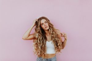 5 naturalnych olejków, które wzmacniają włosy