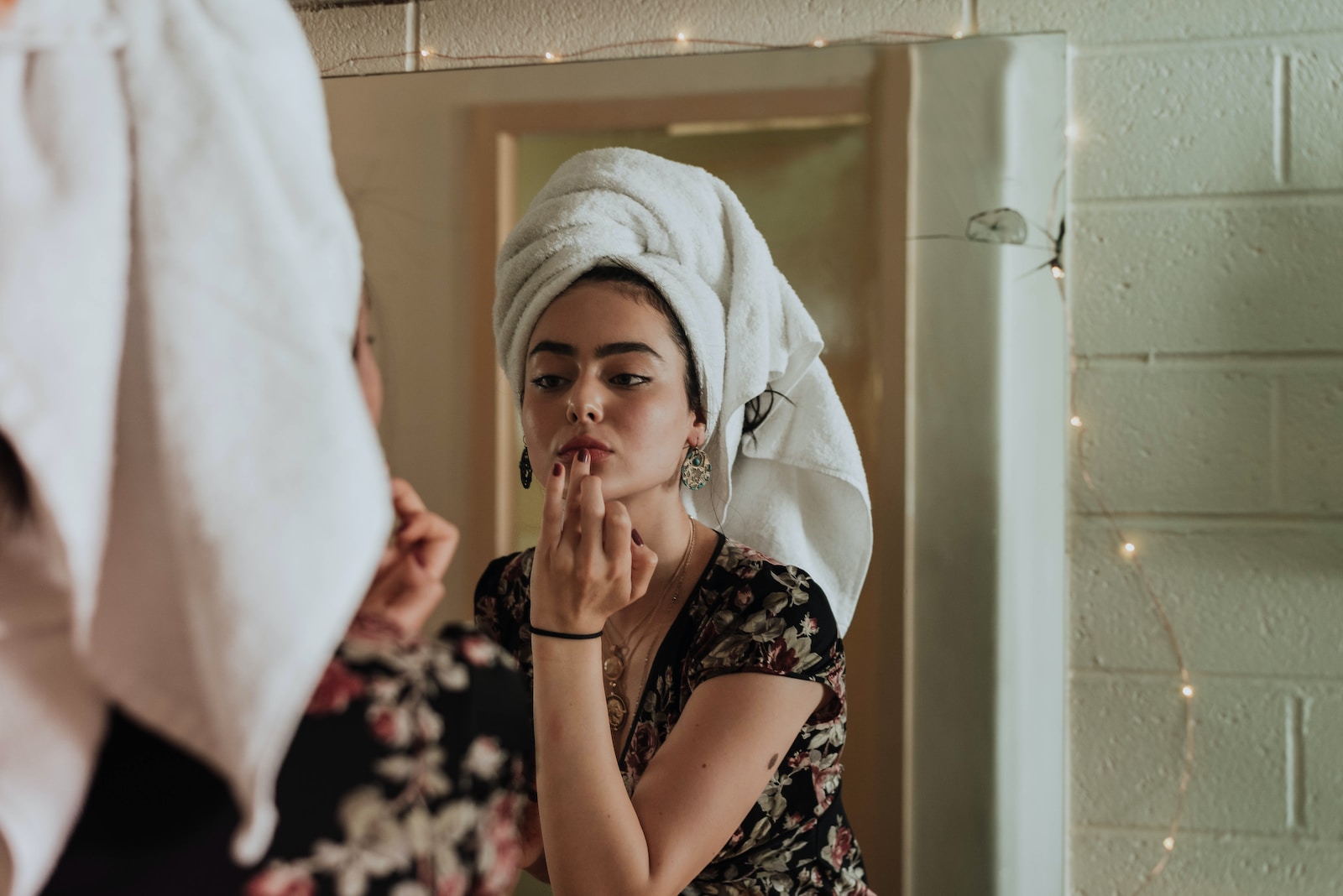 Jak wykonać profesjonalny masaż skóry twarzy w domu?