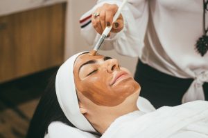Piękne i zdrowe włosy – jak dbać o odpowiednią kondycję?