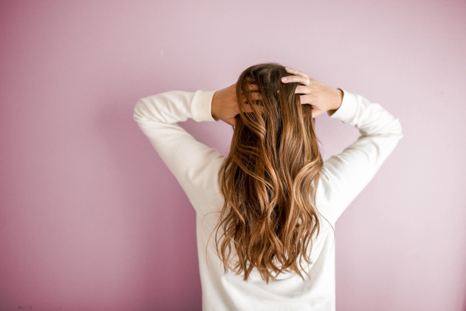 Jak przywrócić blask matowym włosom? Porady i triki