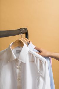 Jak skutecznie dbać o delikatne tkaniny i ubrania?